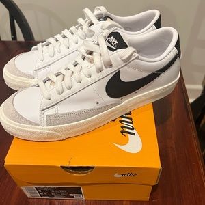Women’s Nike Blazer Low 77. Size 8